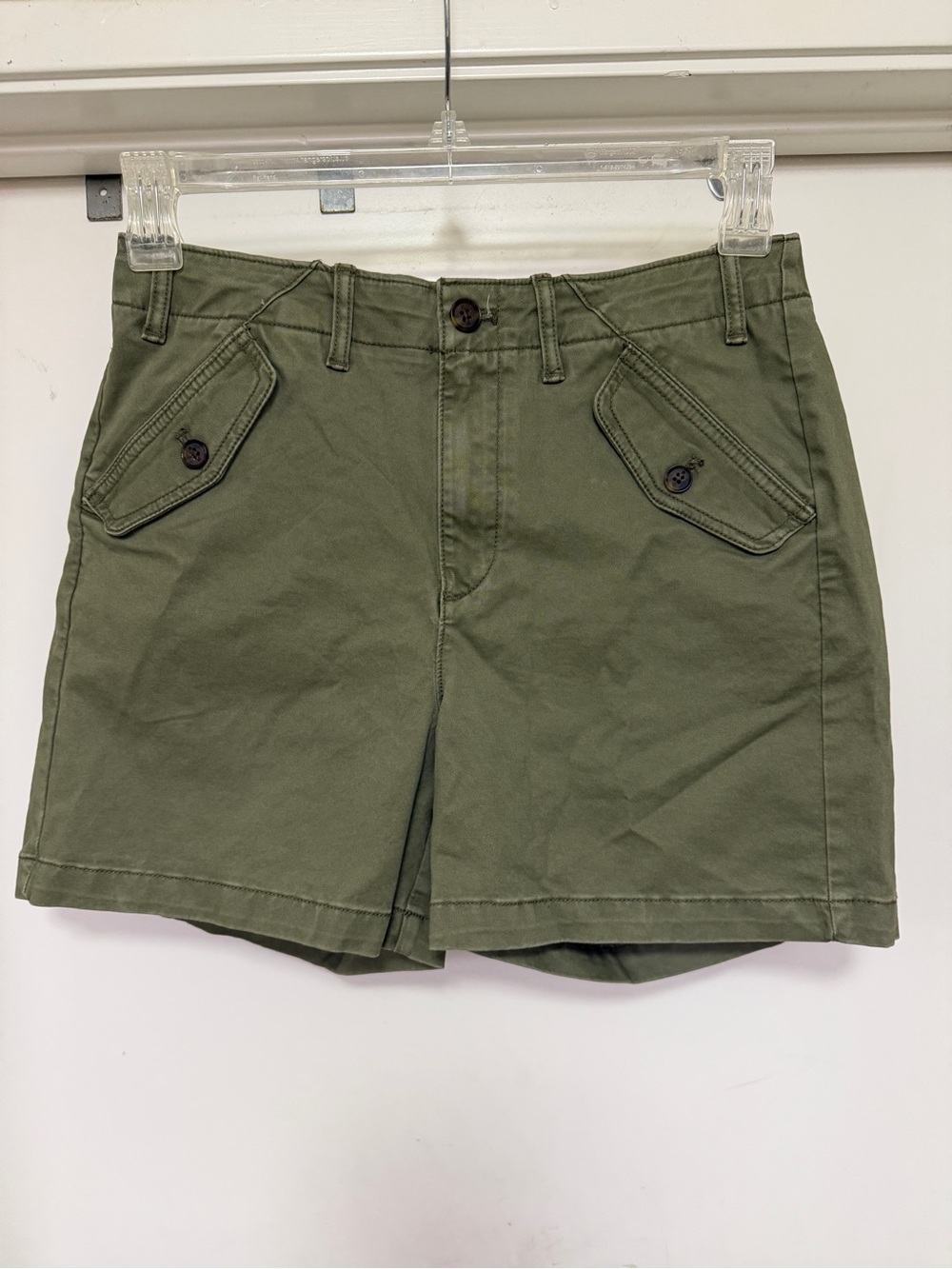Banana Republic Authentic Chino Shorts – Desert Thyme/green – size 6 NWT